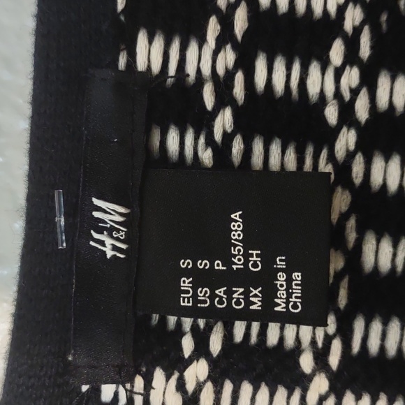 SLIGHTLY USED 100% COTTON SWEATER SIZE S BLACK AND WHITE - Picture 4 of 7